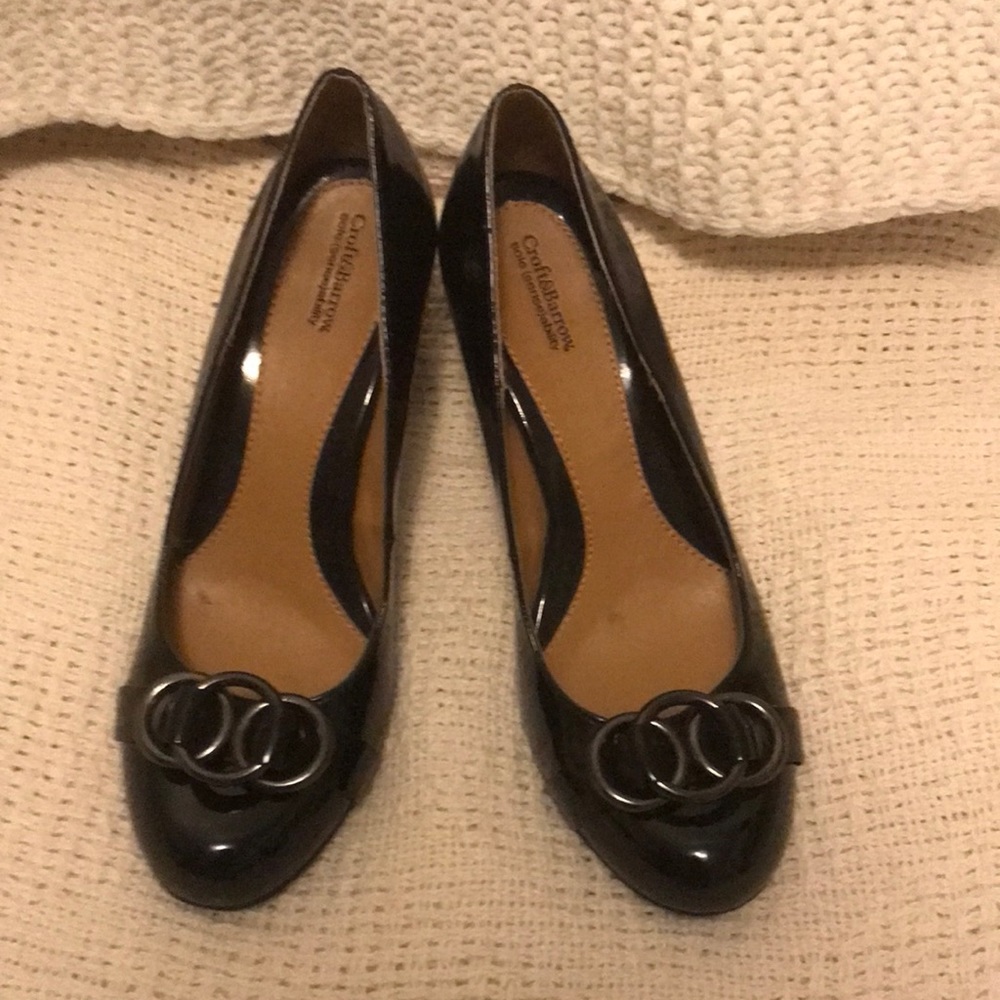 Woman’s Black patterned high heeled dress shoes.Kohls Item.Size is 7and 1/2